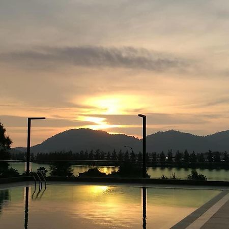 Marina Heights Seaview Resort Apartment II Лумут Екстер'єр фото